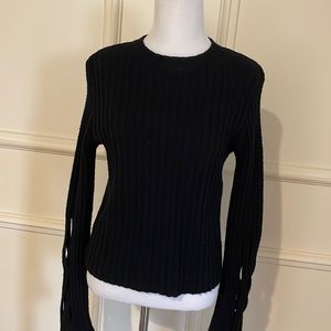 Sweater by simultaneous European designer Italy. Long sleeves braided pattern